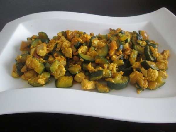 Finte uova strapazzate con zucchine