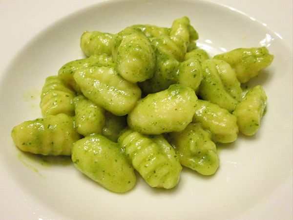 Gnocchi di patate e ceci con crema di tofu verde