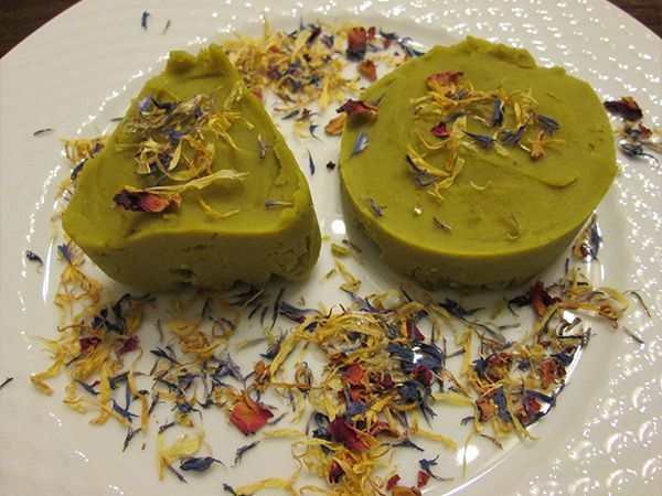 Patè di piselli aromatizzato allo zafferano